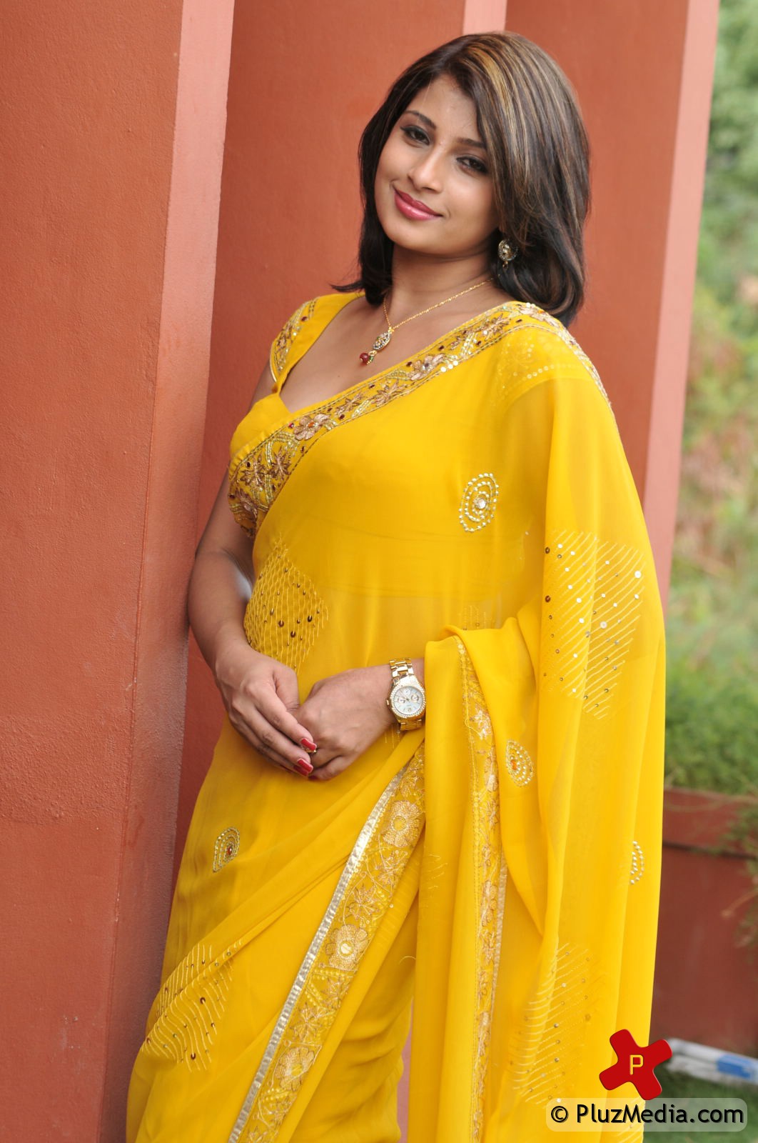 Nadeesha Hemamali Hot in Saree Pictures | Picture 73814